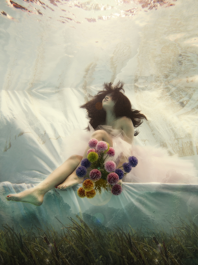 Poetic Photos of a Beautiful Bride Submerged Underwater adawangphoto1 Poetic Photos of a Beautiful Bride Submerged Underwater