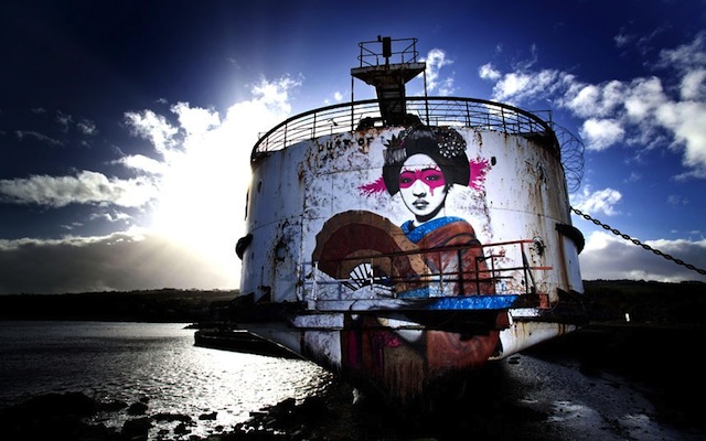 Streetart: Abandoned Ship turns into floating Graffiti Gallery dudug streetart ship 01 Streetart: Abandoned Ship turns into floating Graffiti Gallery