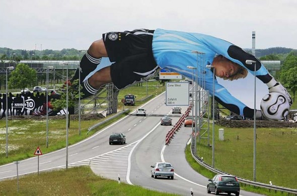 kahn bridge 02 e1360583390487 Creative Outdoor Advertisements