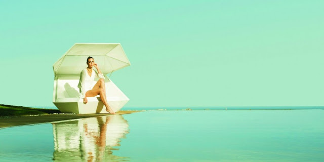 Stylish And Elegant Faz Daybed by Ramon Esteve for VONDOM outdoor sunbathing1 Stylish And Elegant Faz Daybed by Ramon Esteve for VONDOM