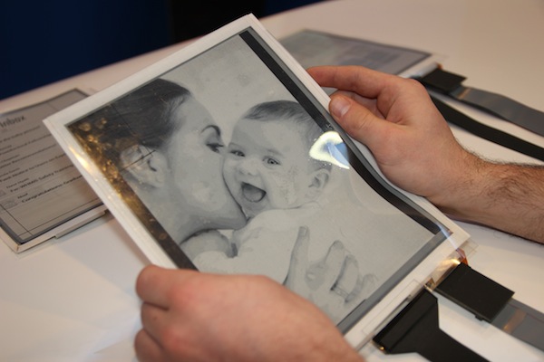 New Tablet Will Look Like a Sheet of Paper photo closeup papertab1 New Tablet Will Look Like a Sheet of Paper