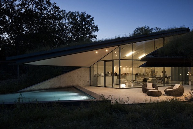  Contemporary Colorado River Pit House In Nature