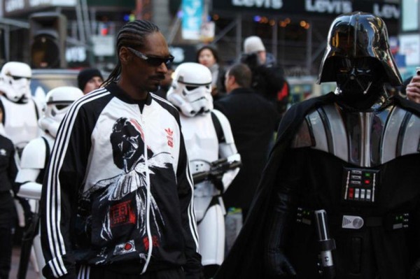 Snoop & Darth Vader snoop dog and dark vader 600x399 Snoop & Darth Vader
