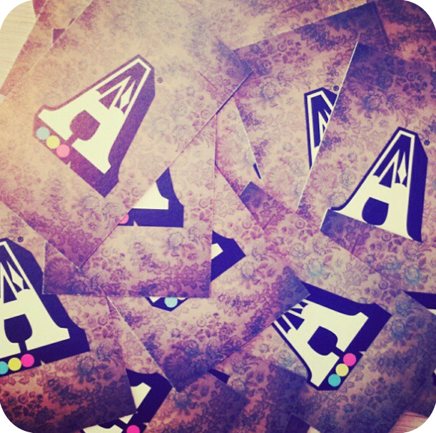 329 Pakrolsky created #wordswar in instagram. The Lettering Battle!