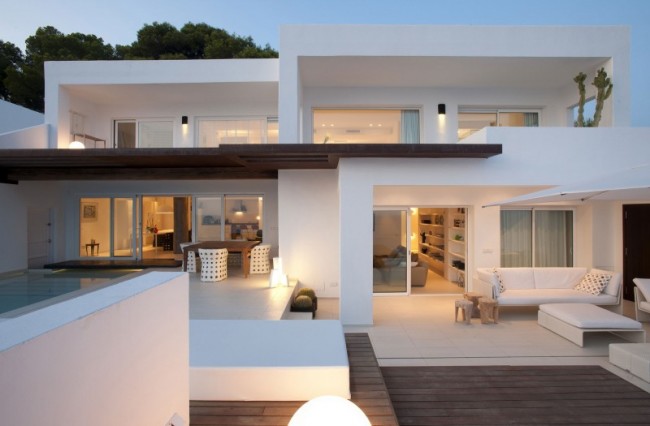Achromatic Spanish Home by Juma Architects Achromatic Spanish Home by Juma Architects 1 650x426 Achromatic Spanish Home by Juma Architects
