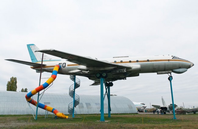 Airplane transformed into slide Airplane turned into slide 650x423 Airplane transformed into slide