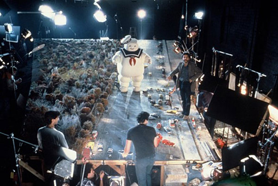 30 Behind the Scenes Photos from Popular Movies Behind the Scenes 014 30 Behind the Scenes Photos from Popular Movies