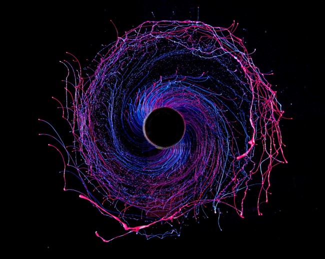 Black Hole: Paint in Motion by Fabian Oefner Black Hole Paint in Motion by Fabian Oefner 03 @ GenCept 650x519 Black Hole: Paint in Motion by Fabian Oefner