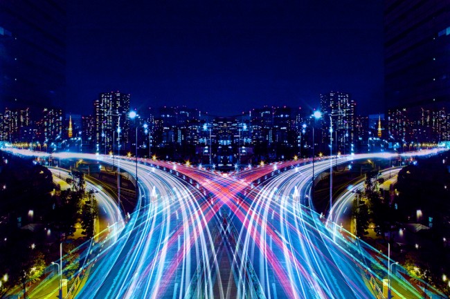 Graffiti of Speed Symmetric Long Exposure Photography by Shinichi Higashi Graffiti of Speed Symmetric Long Exposure Photography by Shinichi Higashi 02 @ GenCept 650x433 Graffiti of Speed Symmetric Long Exposure Photography by Shinichi Higashi