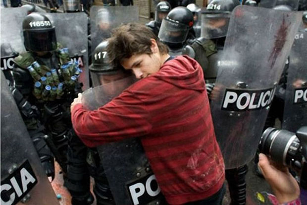 12 Cops Having a Bad Day Hugz 12 Cops Having a Bad Day
