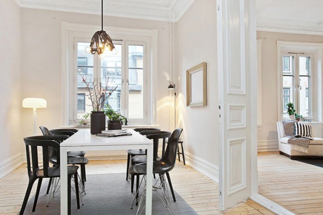 Three Century Old Airy Apartment in Gothenburg Three Century Old Airy Apartment in Gothenburg 11 650x432 Three Century Old Airy Apartment in Gothenburg