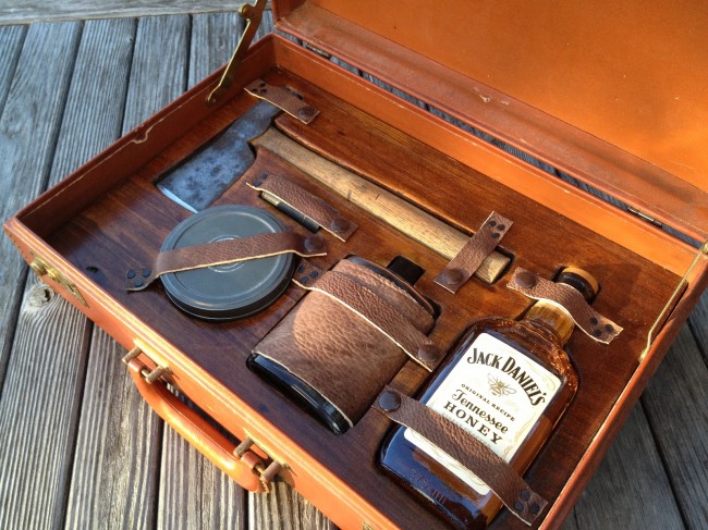 Gentleman´s Survival Kit gentlemans survival kit large 650x487 Gentleman´s Survival Kit