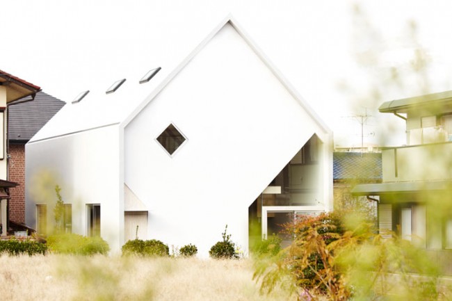 houseintokyobyHiroyukiShinozakiArchitects 650x433 House in Tokyo by Hiroyuki Shinozaki Architects
