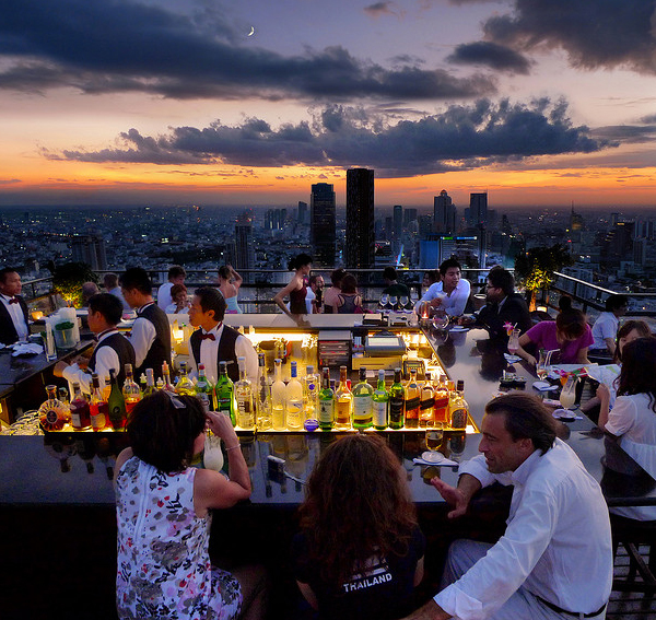 the vertigo moon bar1 4 Exotic Countries for Designers’ Coworking