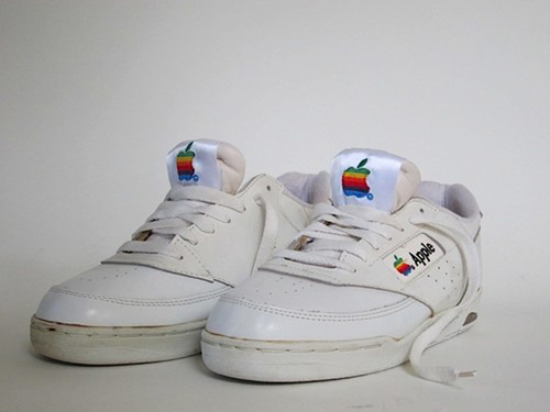 tumblr mi0vclFNUB1qiqf01o1 500 Vintage Apple 90’s Sneakers