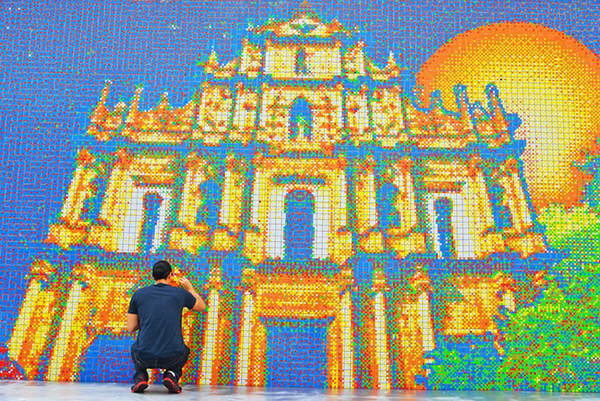 Unique Mural Made of Rubik’s Cubes Unique Mural Made of Rubik’s Cubes