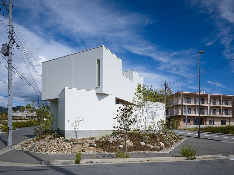 House In Minoh by Fujiwaramuro Architects 001 house minoh fujiwaramuro architects House In Minoh by Fujiwaramuro Architects