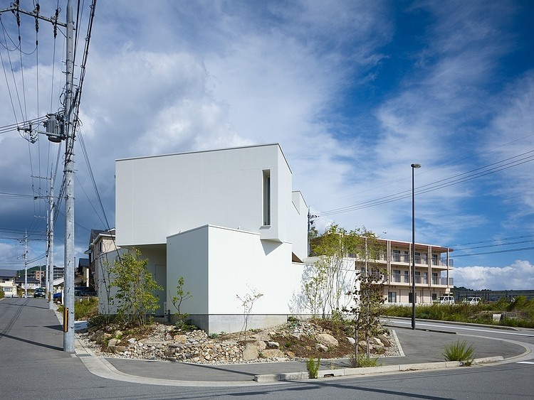 House In Minoh by Fujiwaramuro Architects 003 house minoh fujiwaramuro architects House In Minoh by Fujiwaramuro Architects