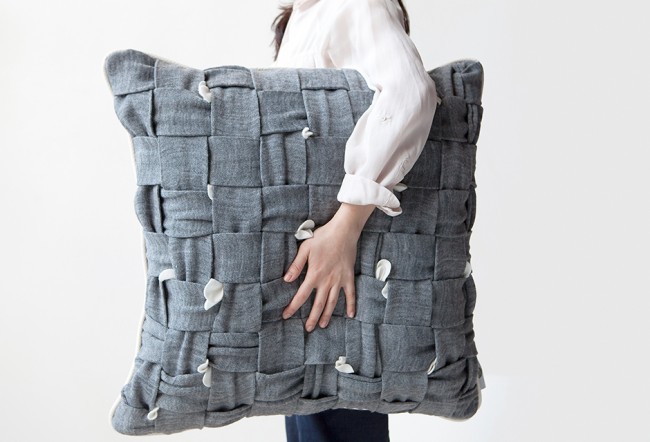 HUHU, a pillow designed to help you relax 1910 650x442 HUHU, a pillow designed to help you relax