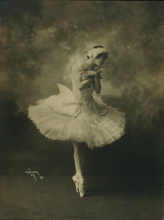 Anna Pavlova costumed as The dying swan 2 Anna Pavlova in costume for The Dying Swan, c.1910s