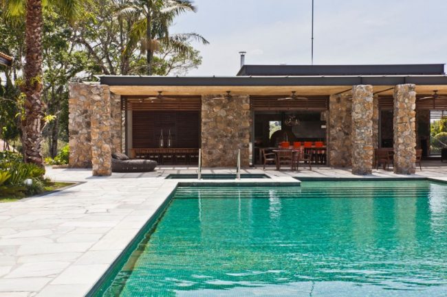Rustic Ranch House in Brazil by Galeazzo Design House in Brazil by Galeazzo Design 2 650x433 Rustic Ranch House in Brazil by Galeazzo Design