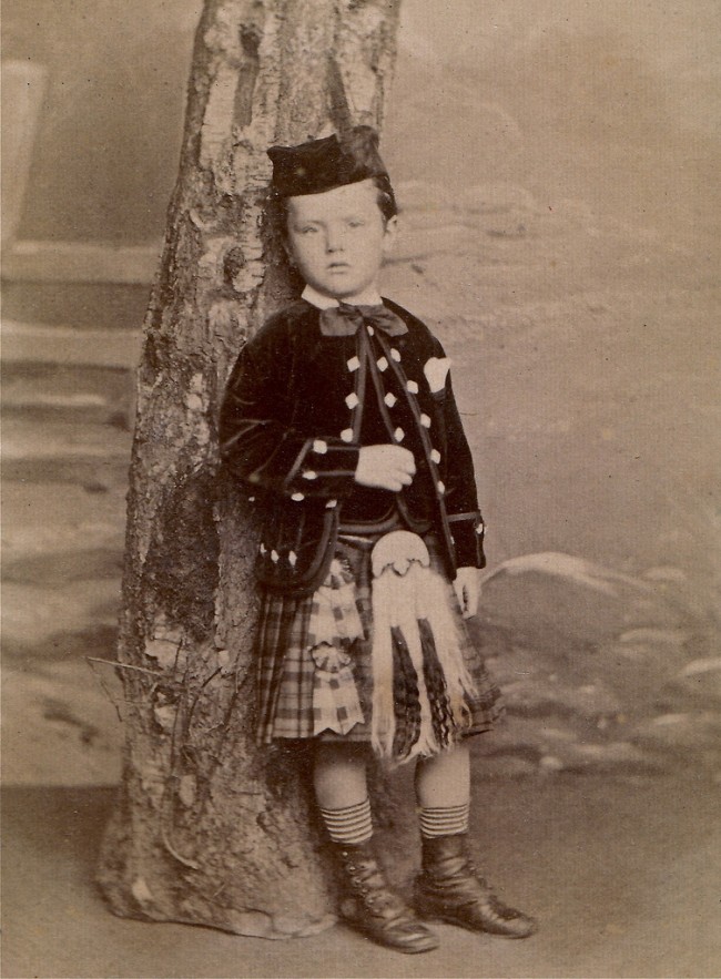 Old Photos of Boys in Dress 4 650x883 Old Photos of Boys in Dress