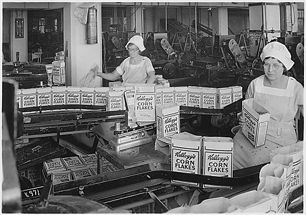 Photographs of Women in The World War II Photographs of Women in The World War II 1 Photographs of Women in The World War II