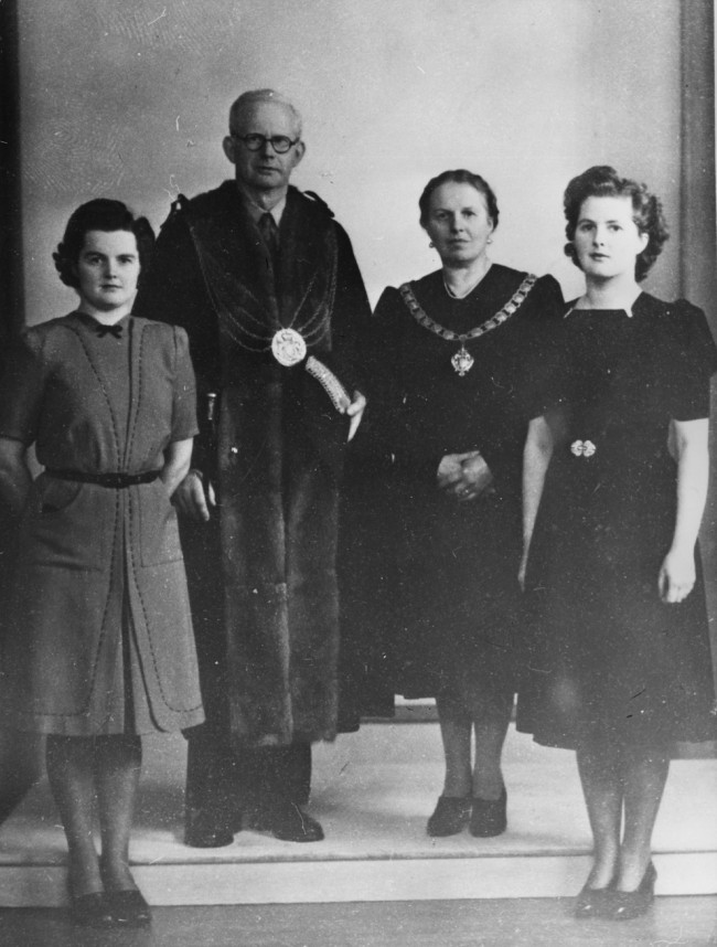 RIP Margaret Thatcher Photos Of Margaret Thatcher As A Young Woman in 1950s Photos Of Margaret Thatcher As A Young Woman 1 650x858 RIP Margaret Thatcher Photos Of Margaret Thatcher As A Young Woman in 1950s