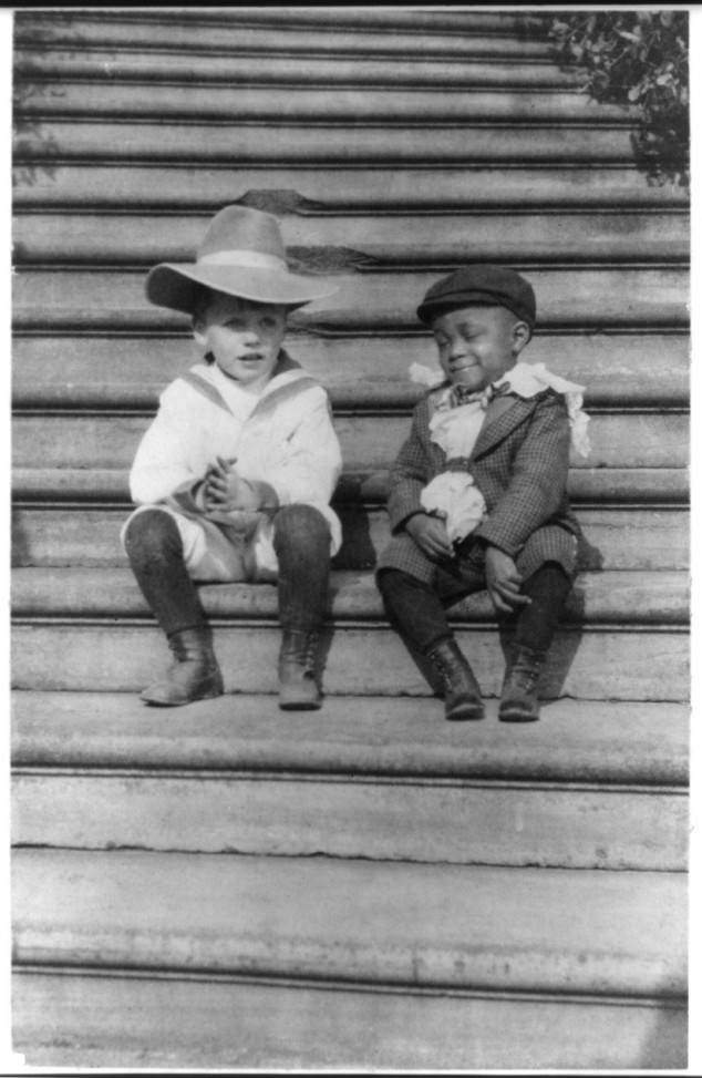 Quentin Roosevelt and Roswell Pinckney 01 Interesting Photograps of Theodore Roosevelt’s Youngest Son Quentin Playing with His Friend, 1902