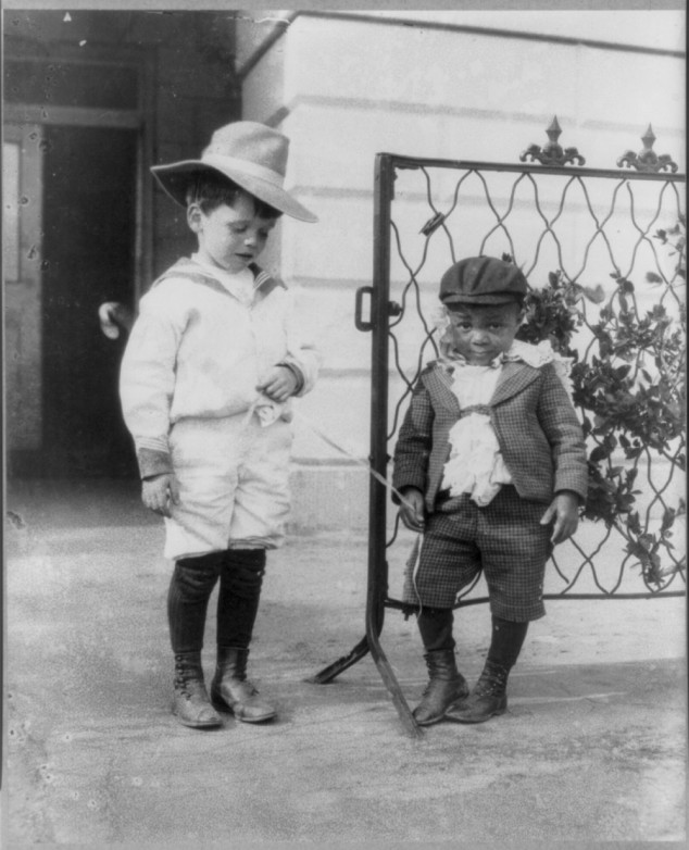 Quentin Roosevelt and Roswell Pinckney 02 Interesting Photograps of Theodore Roosevelt’s Youngest Son Quentin Playing with His Friend, 1902