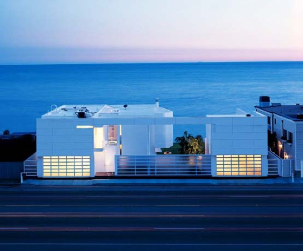 SouthernCaliforniaBeachHousebyRichardMeier Immaculate Beachfront House by Richard Meier
