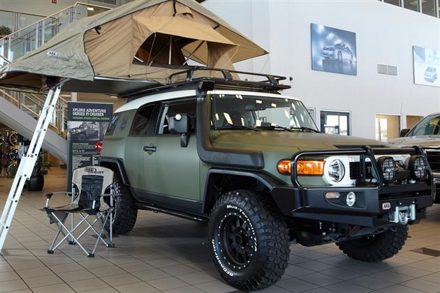 Tent4 FJ Cruiser Equipped With Roof Tent