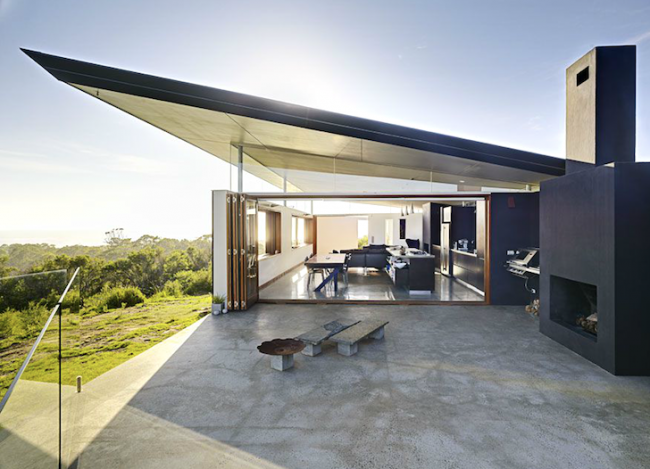 TheSouthernHousebyFergusScottArchitects2 650x469 Sleek Steel Home by the Hill by Fergus Scott Architects