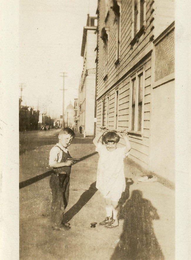 Vintage Photos of Children with Guns Vintage Photos of Children with Guns 6 650x887 Vintage Photos of Children with Guns