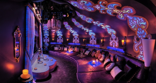  Blacklights Incorporated into Your Home Design