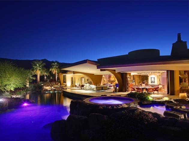  Blacklights Incorporated into Your Home Design