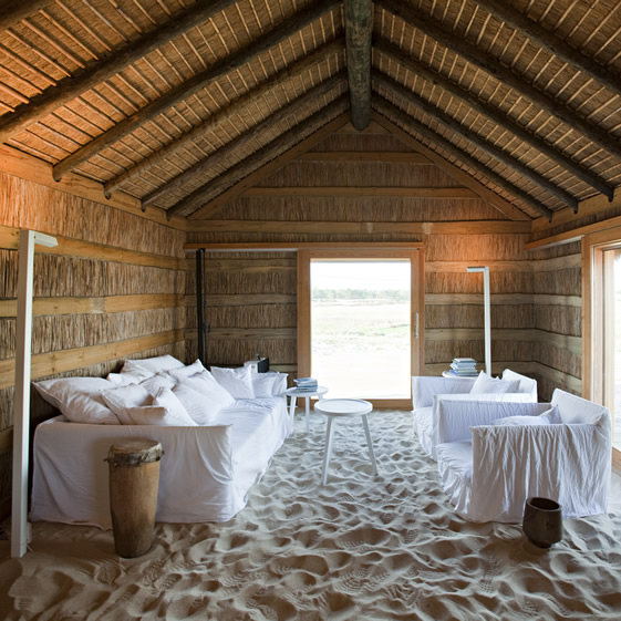 casasnaareia1 Restoration project gives new life to traditional beach bungalow