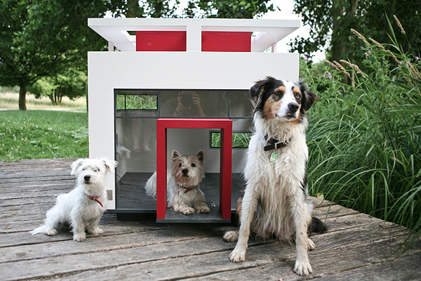 Doggy Architecture...And You Think Your Dog is Spoiled dog mansion 1 Doggy Architecture...And You Think Your Dog is Spoiled