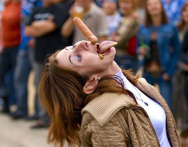 hotdog 20 Perfectly Timed Photos You Can’t Unsee