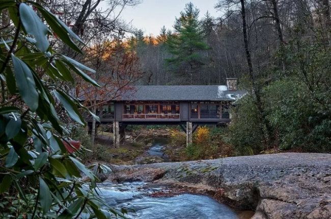 Rustic Home Over a Creek by Platt Architecture knobcreekresidencebyplattarchitecture13 Rustic Home Over a Creek by Platt Architecture