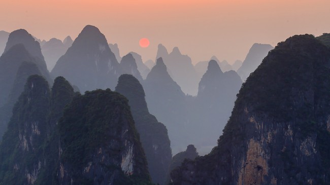 lao zhai mountain sunset 650x365 The 2013 National Geographic Traveler Photo Contest