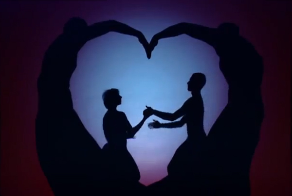 This Impressive Shadow Performance Will Move You to Tears shadow art This Impressive Shadow Performance Will Move You to Tears