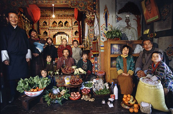 what the world eats 01 What The World Eats In A Week – 23 Families of 23 Countries And Their Weekly Food