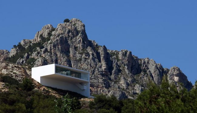 House on the Cliff by Fran Silvestre Architectos 001 FRAN SILVESTRE ARQUITECTOS VALENCIA 650x373 House on the Cliff by Fran Silvestre Architectos
