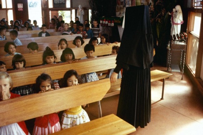 06 Young Catholics at St. Catherines Church on Kauai 1959 650x434 Wonderful Color Photographs of Life in Hawaii in 1959