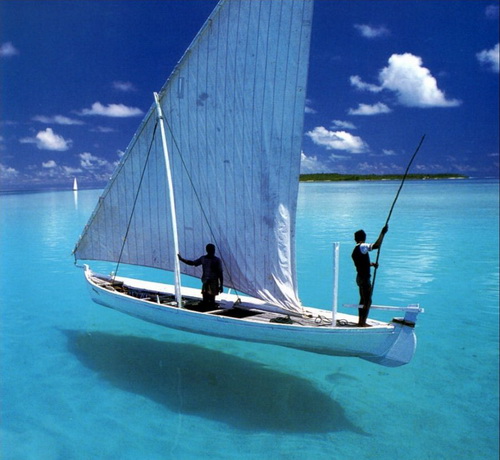 1106 BOATS ON CRYSTAL CLEAR WATER