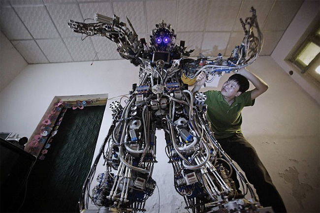 Giant Homemade Robot 1136 Giant Homemade Robot