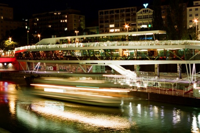 Architekturtrends Motto am Fluss in Wien Österreich Architektur und Design Wohn DesignTrend 01 Motto Am Fluss in Vienna, Austria by BEHF architects