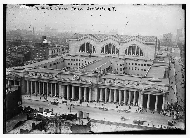 Black White Photos of Pennsylvania Station in The 1910s 20s 2 650x473 Black & White Photos of Pennsylvania Station in The 1910s 20s