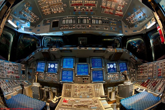 Ben Cooper Shuttle Flight Deck Flight Deck Foto della cabina di guida dello shuttle1 560x372 Ben Cooper Shuttle Flight Deck